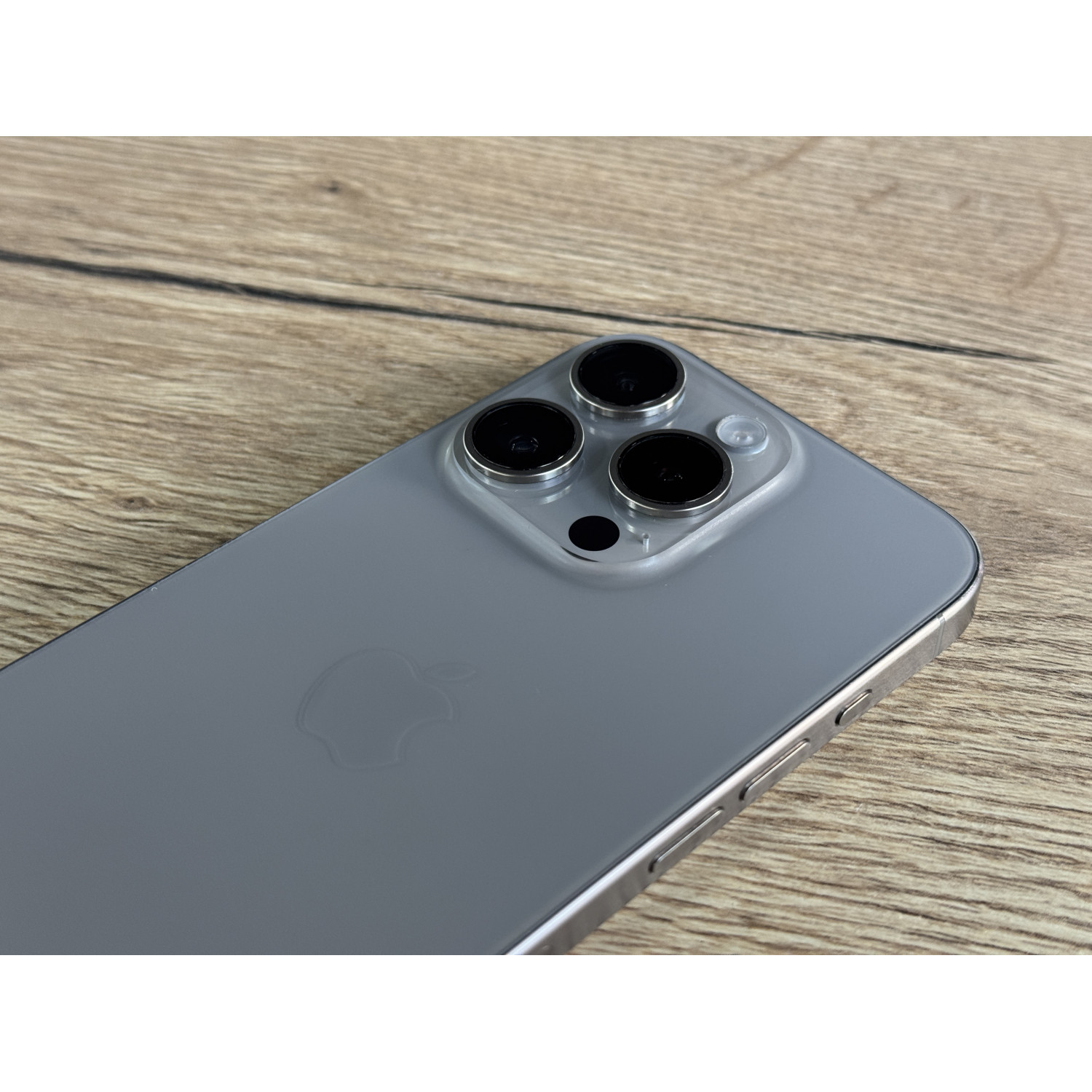 Apple iPhone 15 Pro 256 ГБ Натуральный титан Б/У