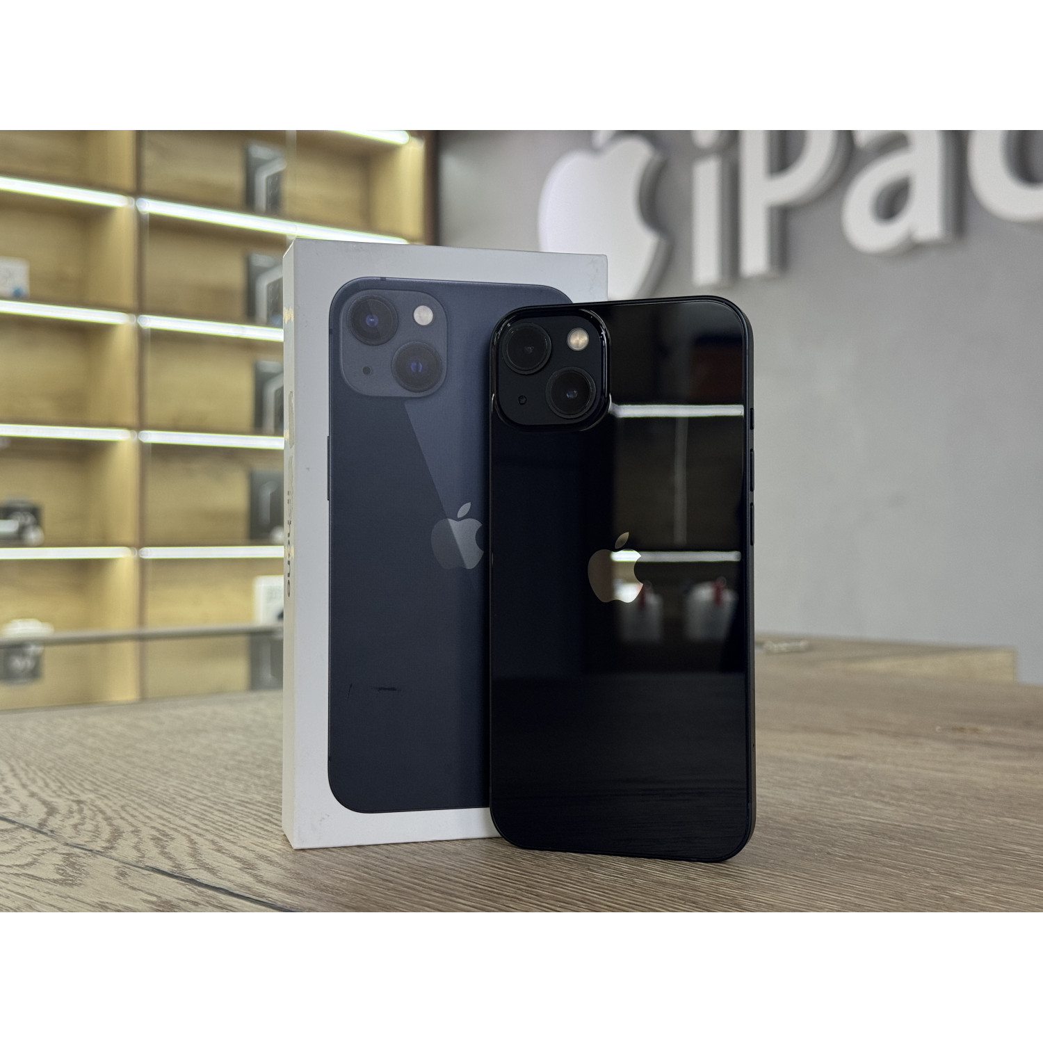 Apple iPhone 13 256 ГБ Темная Ночь Б/У class=