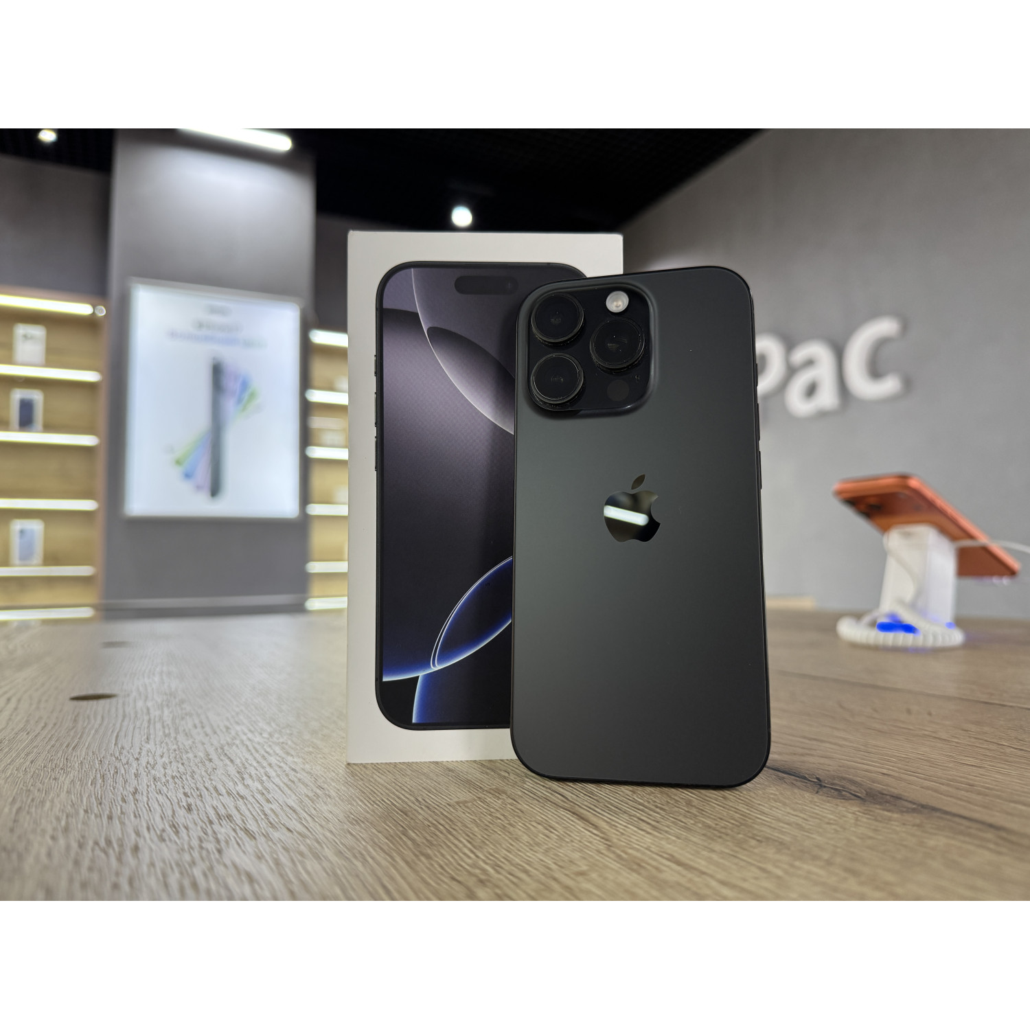 Apple iPhone 16 Pro 256 ГБ (eSIM + nano SIM), Титановый черный Б/У class=