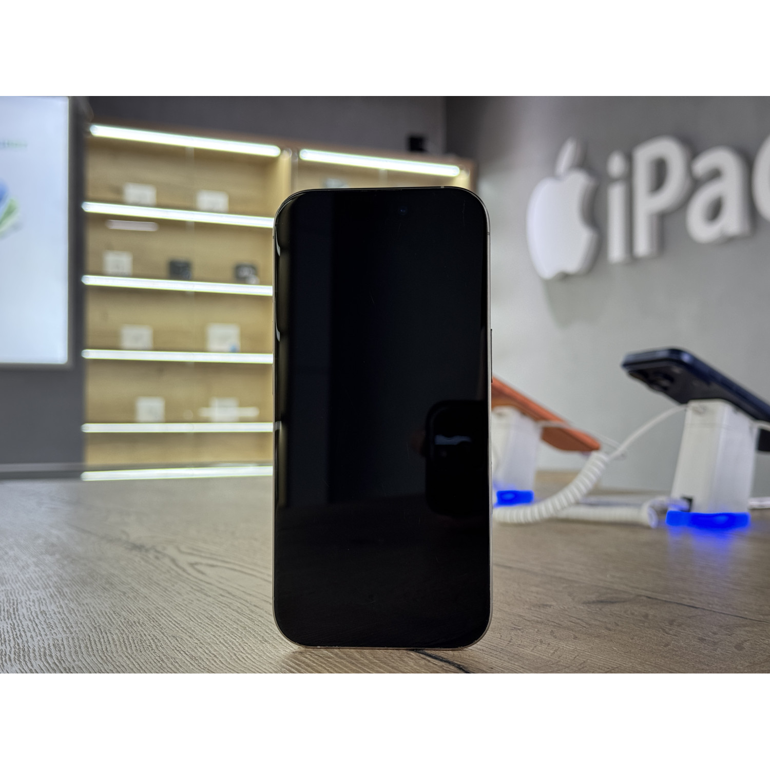 Apple iPhone 16 Pro 256 ГБ (eSIM + nano SIM), «Натуральный титан» Б/У