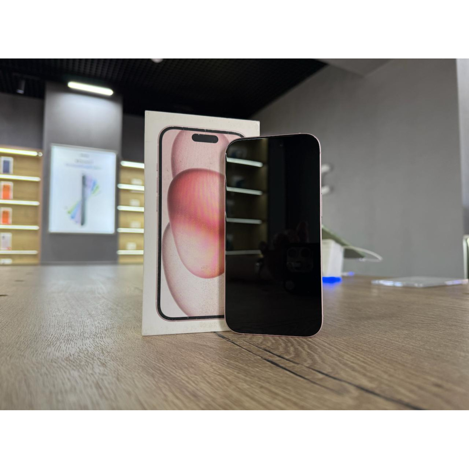 Apple iPhone 15 128Gb Розовый Б\У