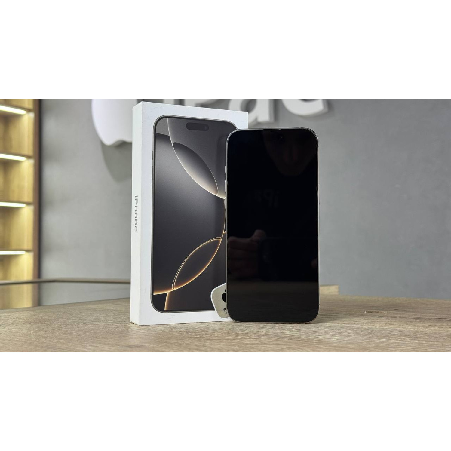Apple iPhone 16 Pro Max 256Gb Натуральный титан Б\У