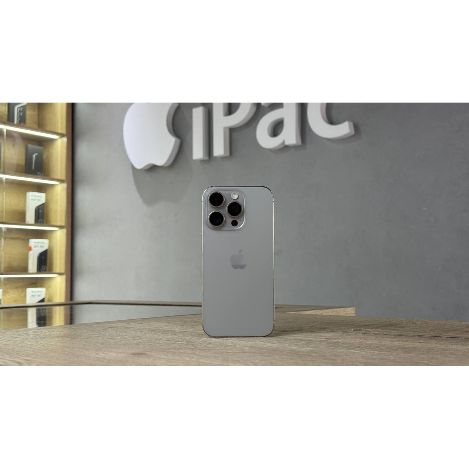 Apple iPhone 16 Pro 256Gb натуральный титан Б\У class=