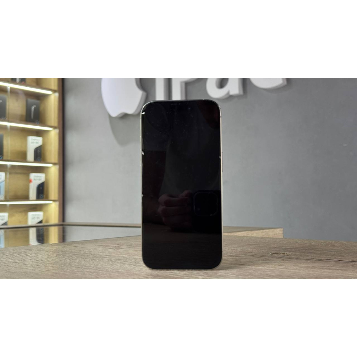 Apple iPhone 16 Pro 256Gb натуральный титан Б\У